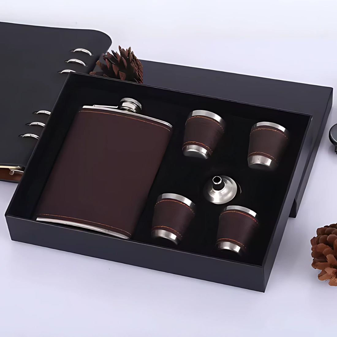 Luksusowy Zestaw Prezentowy ze Stali Nierdzewnej – Piersiówka, Kieliszki i Lejek